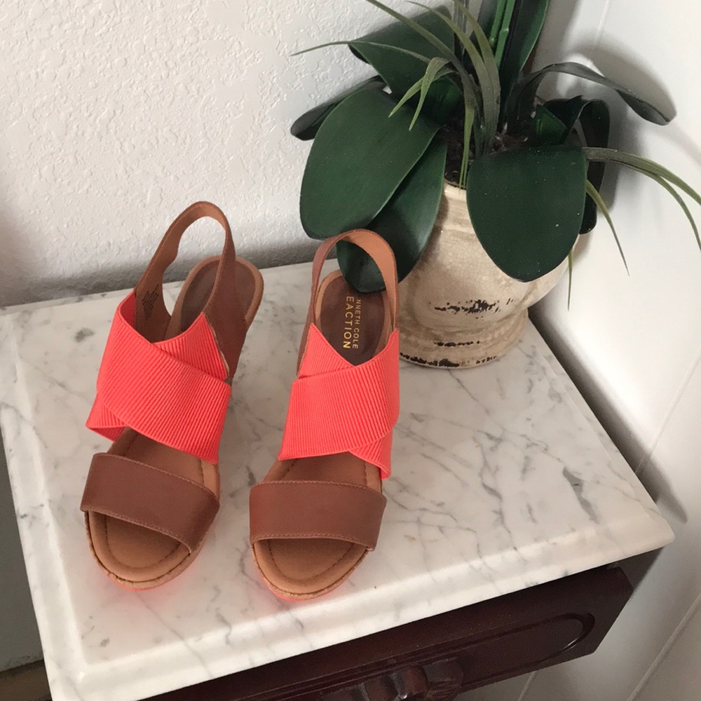 I’m selling a pair of heels they are 4 inches tall